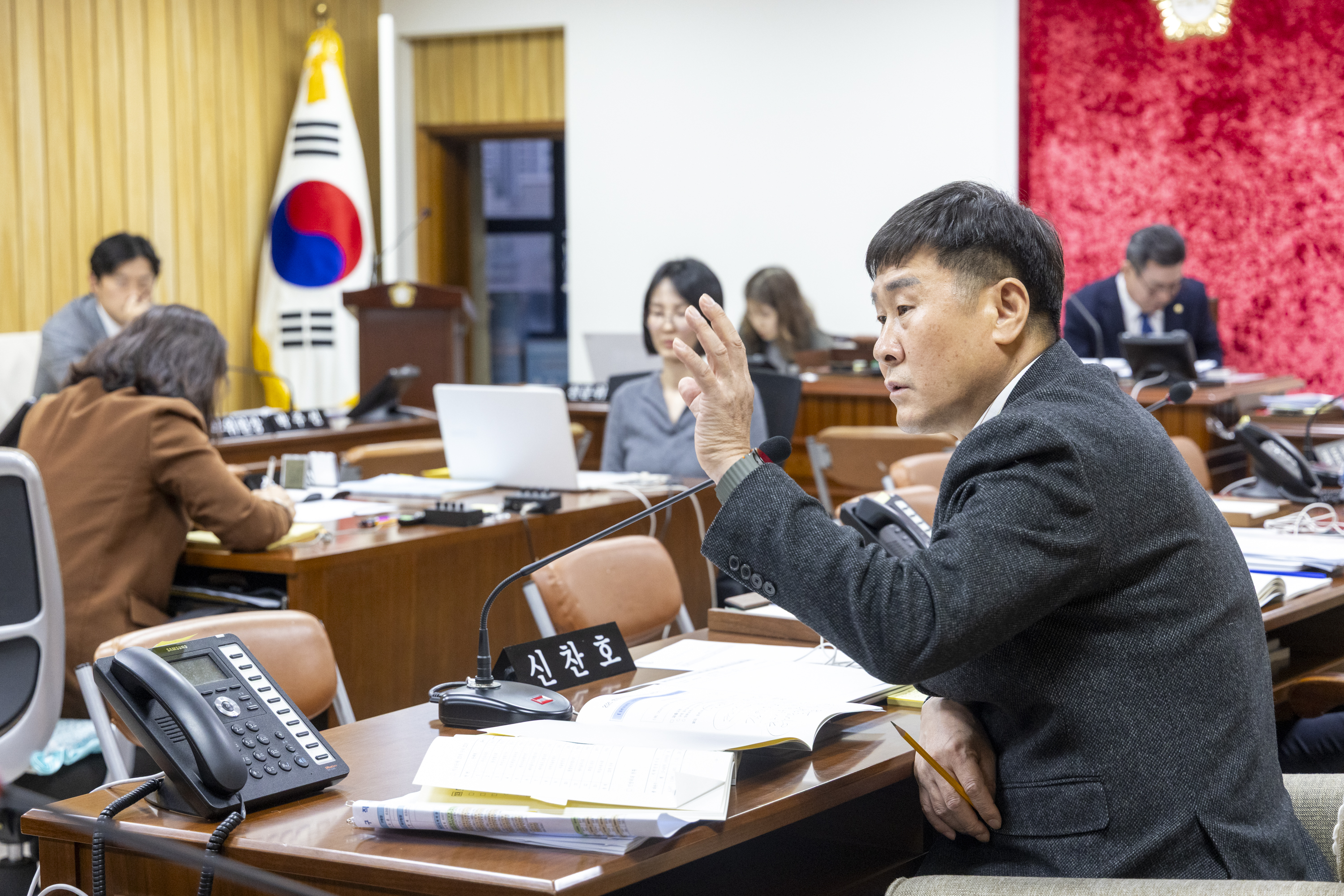 '도시교통위원회 행정사무감사 제6-7차회의(제316회 제2차 정례회)' 게시글의 사진(8) '20251125-26 도시교통위원회 제6-7차회의 (74).jpg'