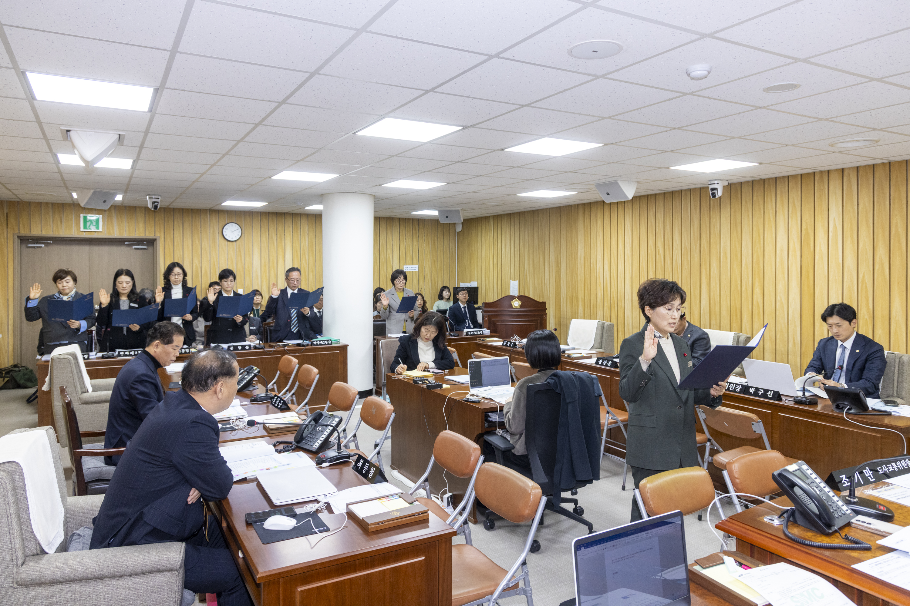 '도시교통위원회 행정사무감사 제6-7차회의(제316회 제2차 정례회)' 게시글의 사진(2) '20251125-26 도시교통위원회 제6-7차회의 (7).jpg'