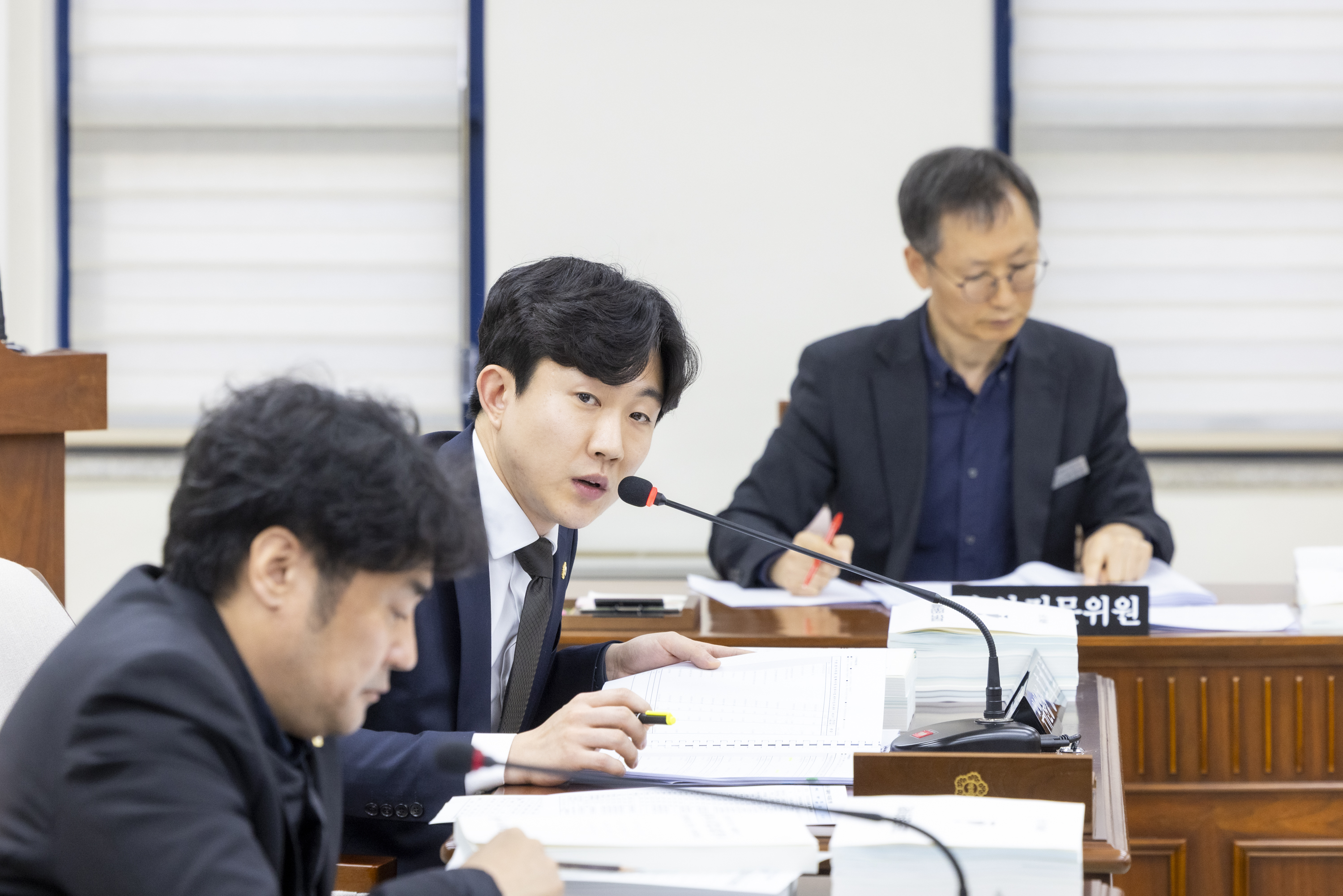 '행정재무위원회 제3차회의(제316회 제2차정례회)' 게시글의 사진(3) '20251201 행정재무위원회 제3차회의(제316회 제2차정례회) (49).jpg'