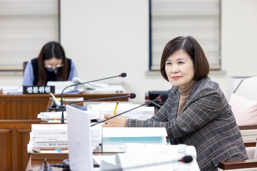 '미래복지위원회 제1차회의(제316회 제2차정례회)' 게시글의 사진(6) '20251127 미래복지위원회 제1차회의 (36).jpg'