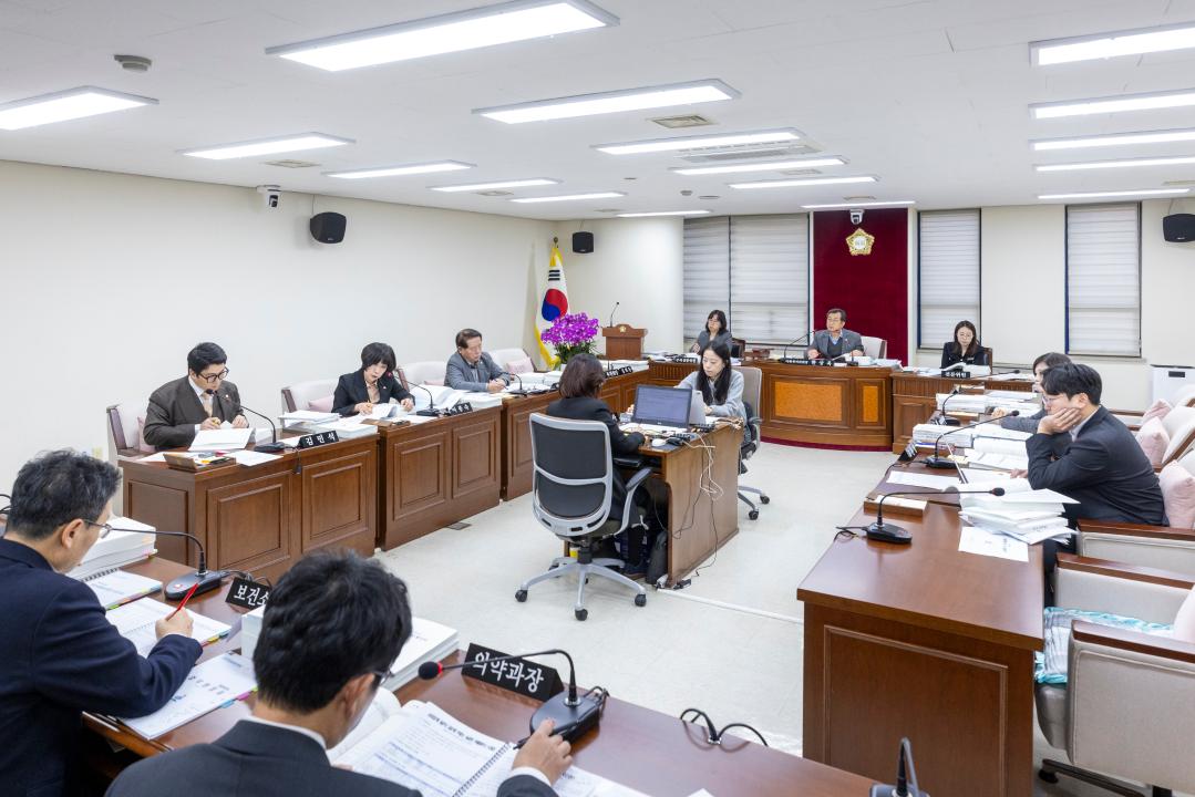 '미래복지위원회 제3차회의(제316회 제2차정례회)' 게시글의 사진(1) '20251201 미래복지위원회 제3차회의(제316회 제2차정례회) (117).jpg'