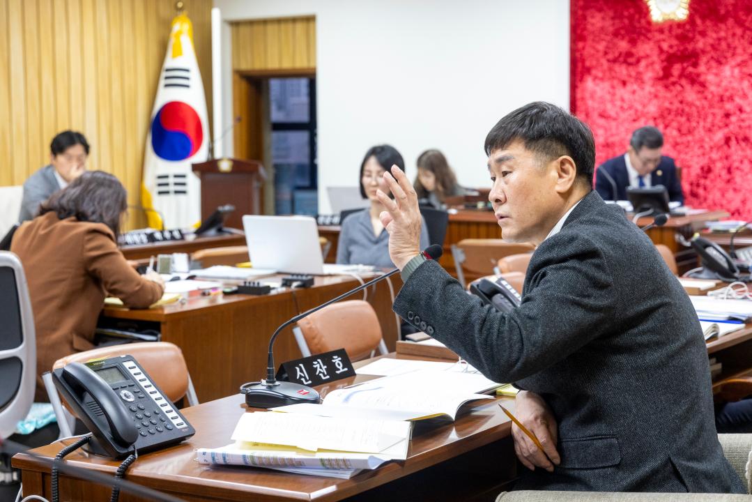 '도시교통위원회 행정사무감사 제6-7차회의(제316회 제2차 정례회)' 게시글의 사진(8) '20251125-26 도시교통위원회 제6-7차회의 (74).jpg'