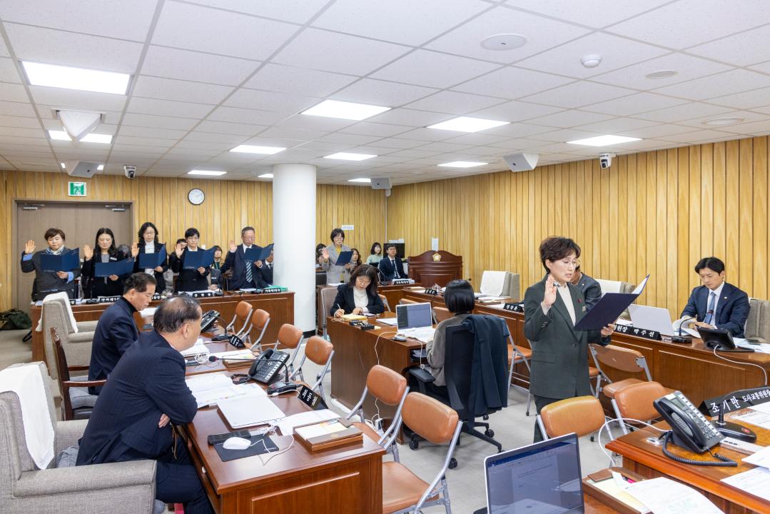 '도시교통위원회 행정사무감사 제6-7차회의(제316회 제2차 정례회)' 게시글의 사진(2) '20251125-26 도시교통위원회 제6-7차회의 (7).jpg'