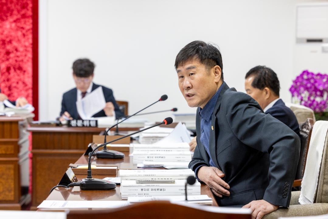 '도시교통위원회 제3차회의(제316회 제2차정례회)' 게시글의 사진(7) '20251201 도시교통위원회 제3차회의(제316회 제2차정례회) (4).jpg'