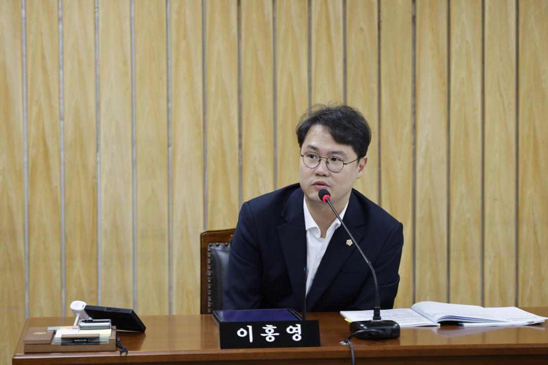 '미래복지위원회 제3차회의(제322회 임시회)' 게시글의 사진(7) '07이홍영의원.JPG'