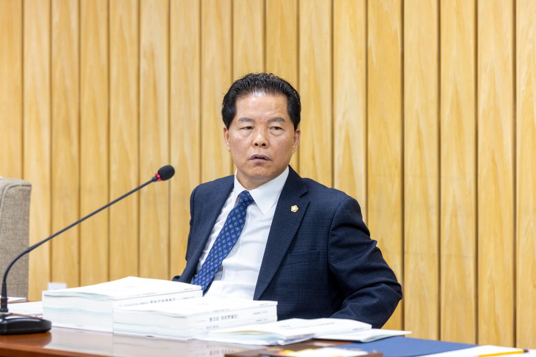 '도시교통위원회 제3차회의(제316회 제2차정례회)' 게시글의 사진(6) '20251201 도시교통위원회 제3차회의(제316회 제2차정례회) (7).jpg'