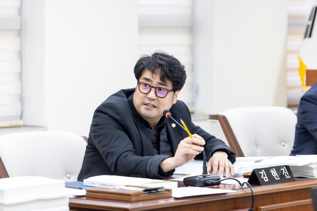 '행정재무위원회 제2차회의(제316회 제2차정례회)' 게시글의 사진(5) '20251128 행정재무위원회 제2차회의 (39).jpg'