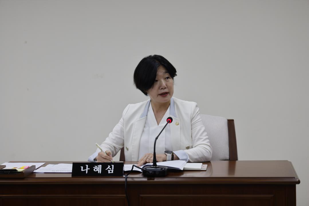 '운영위원회 제1차회의(제322회 임시회)' 게시글의 사진(8) '08나혜심의원.JPG'