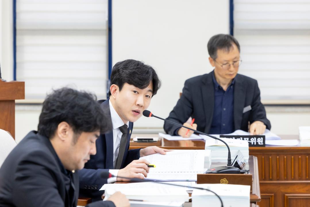 '행정재무위원회 제3차회의(제316회 제2차정례회)' 게시글의 사진(3) '20251201 행정재무위원회 제3차회의(제316회 제2차정례회) (49).jpg'