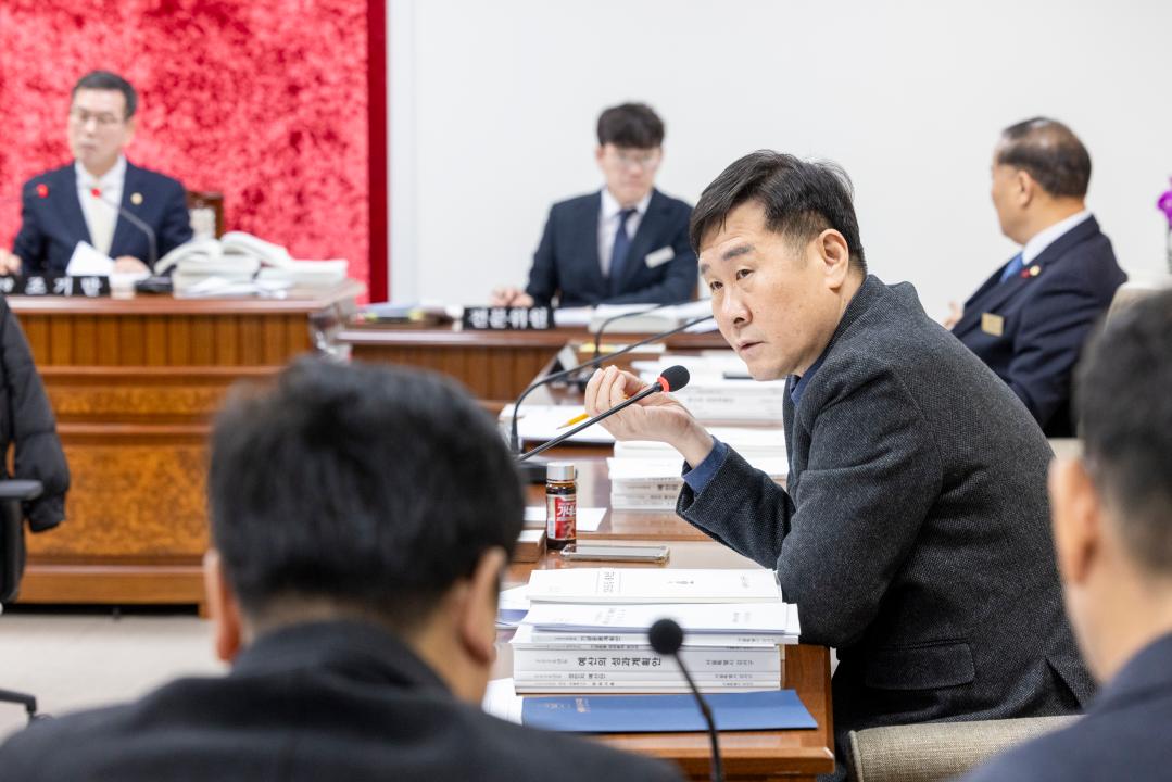 '도시교통위원회 제2차회의(제316회 제2차정례회)' 게시글의 사진(8) '20251128 도시교통위원회 제2차회의 (59).jpg'