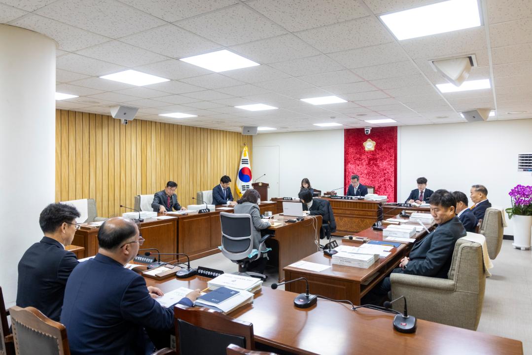 '도시교통위원회 제3차회의(제316회 제2차정례회)' 게시글의 사진(1) '20251201 도시교통위원회 제3차회의(제316회 제2차정례회) (1).jpg'