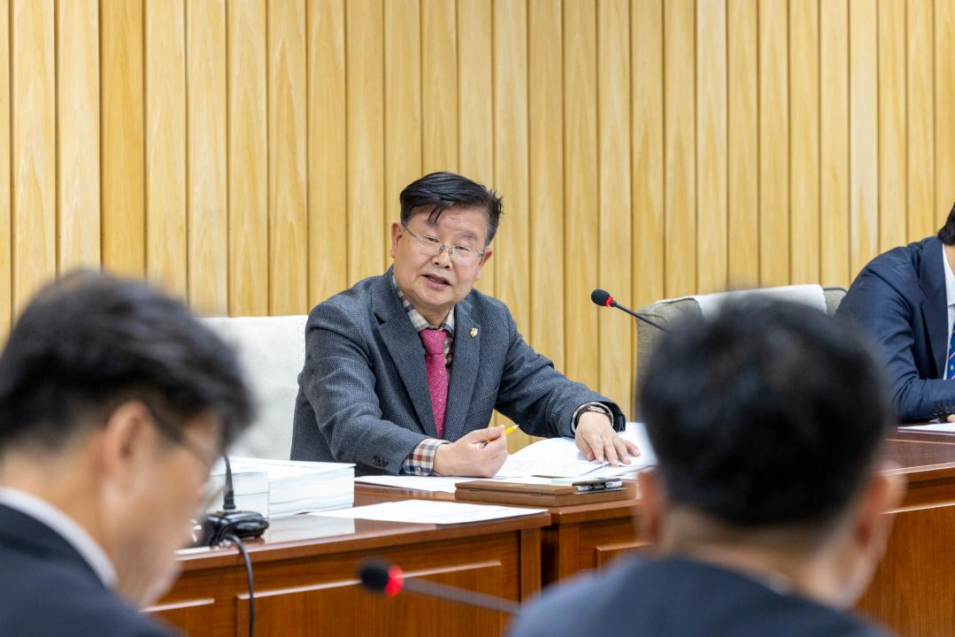 '도시교통위원회 제3차회의(제316회 제2차정례회)' 게시글의 사진(5) '20251201 도시교통위원회 제3차회의(제316회 제2차정례회) (17).jpg'