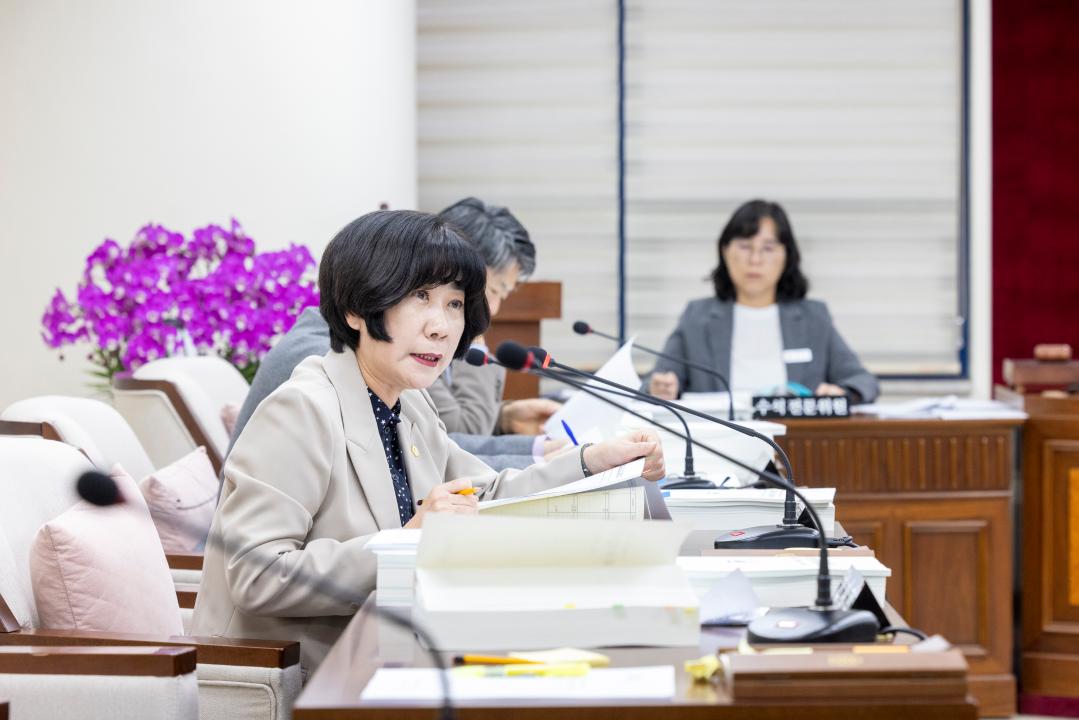 '미래복지위원회 제1차회의(제316회 제2차정례회)' 게시글의 사진(7) '20251127 미래복지위원회 제1차회의 (32).jpg'