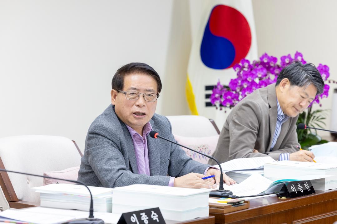 '미래복지위원회 제1차회의(제316회 제2차정례회)' 게시글의 사진(5) '20251127 미래복지위원회 제1차회의 (8).jpg'