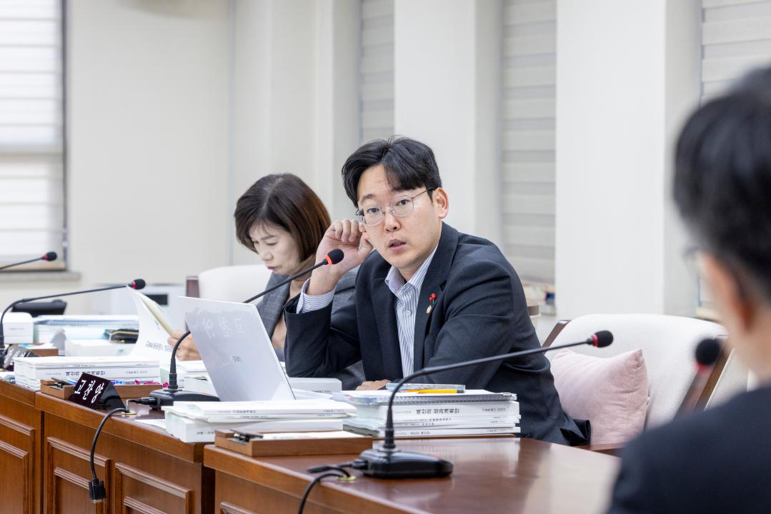 '미래복지위원회 제3차회의(제316회 제2차정례회)' 게시글의 사진(7) '20251201 미래복지위원회 제3차회의(제316회 제2차정례회) (76).jpg'