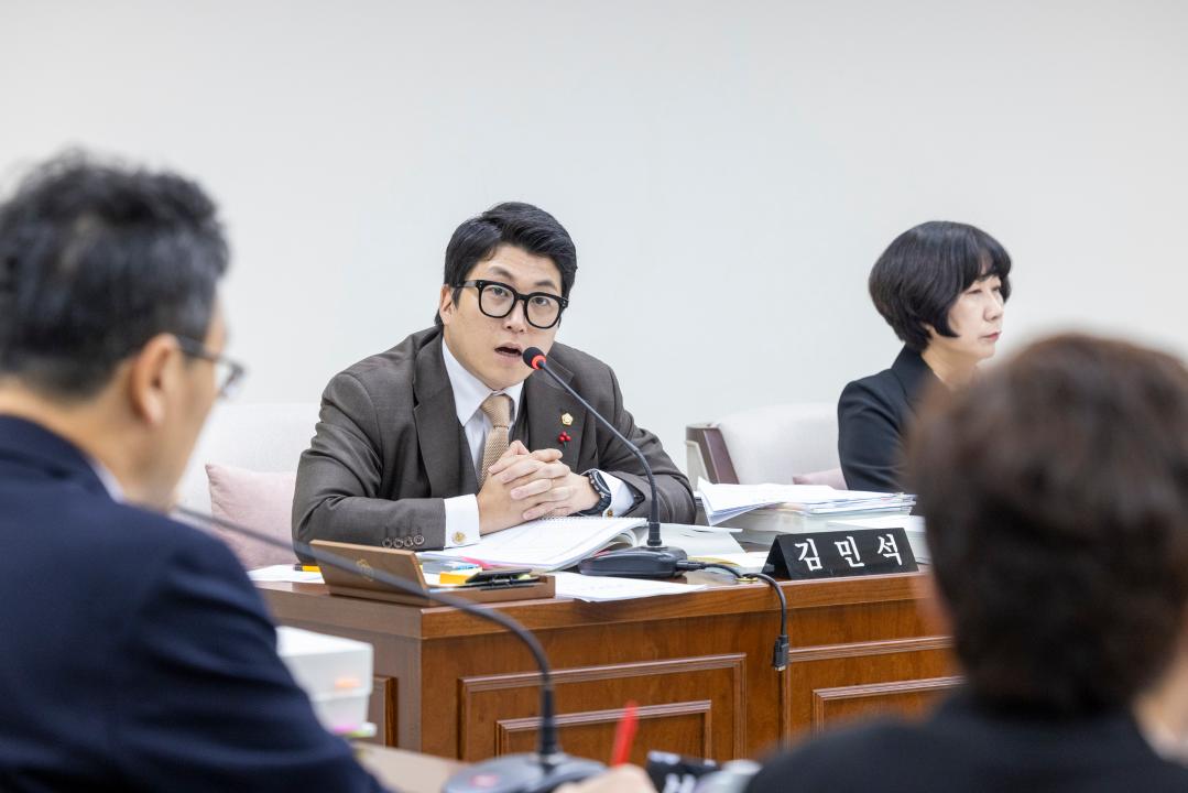 '미래복지위원회 제3차회의(제316회 제2차정례회)' 게시글의 사진(8) '20251201 미래복지위원회 제3차회의(제316회 제2차정례회) (110).jpg'