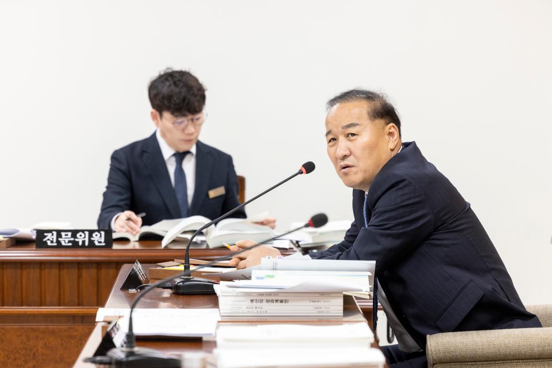 '도시교통위원회 제2차회의(제316회 제2차정례회)' 게시글의 사진(4) '20251128 도시교통위원회 제2차회의 (74).jpg'