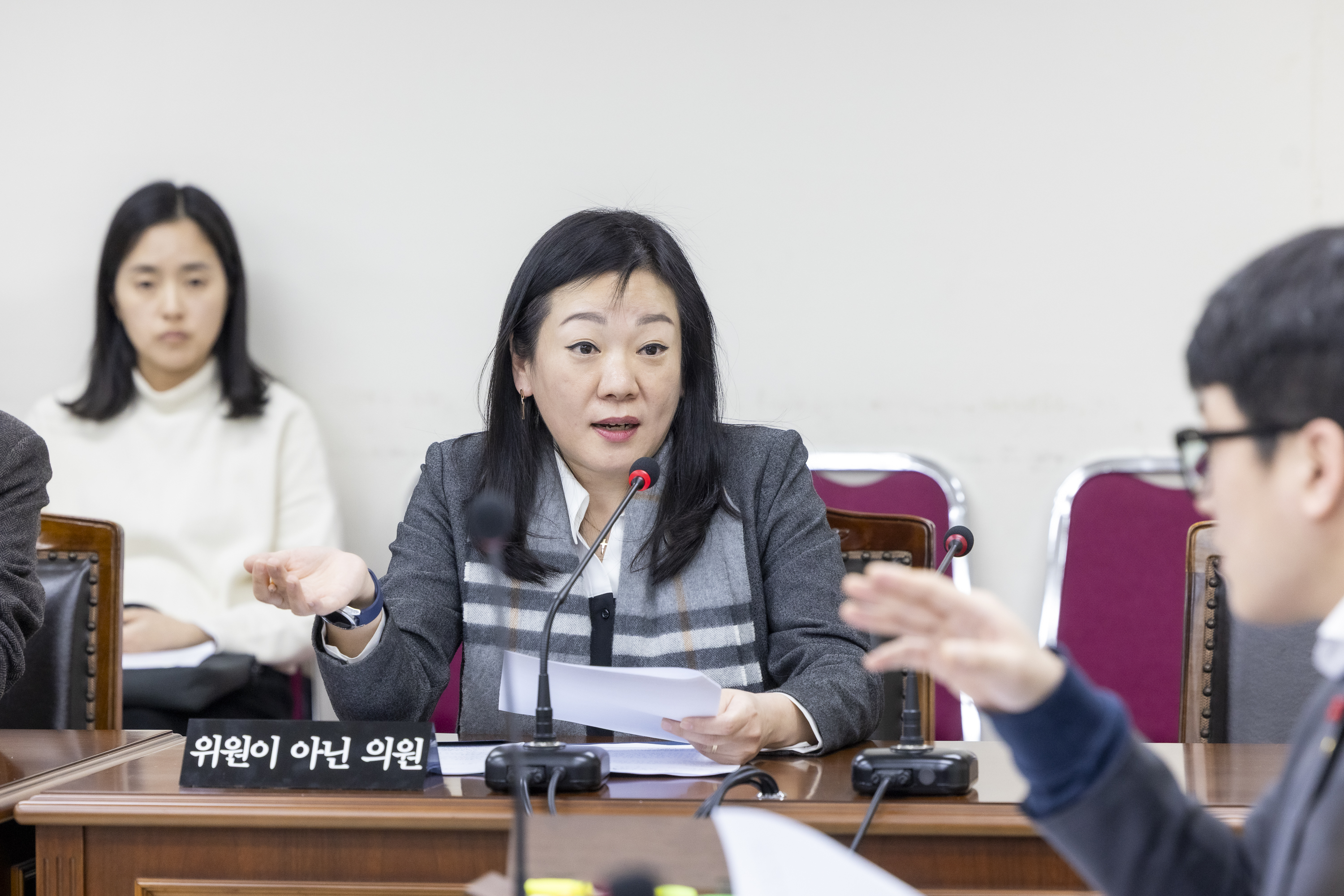 '미래복지위원회 제5차회의(제317회 임시회)' 게시글의 사진(13) '20260202 미래복지위원회 제5차회의 (182).jpg'