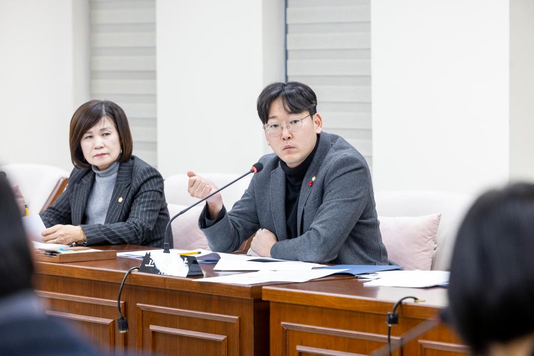 '미래복지위원회 제5차회의(제317회 임시회)' 게시글의 사진(7) '20260202 미래복지위원회 제5차회의 (166).jpg'