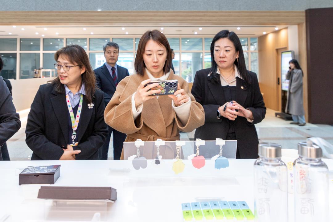 '행정재무위원회 현장방문-허준박물관(제318 임시회)' 게시글의 사진(5) '20260318 행정재무현장방문-허준박물관 (14).jpg'