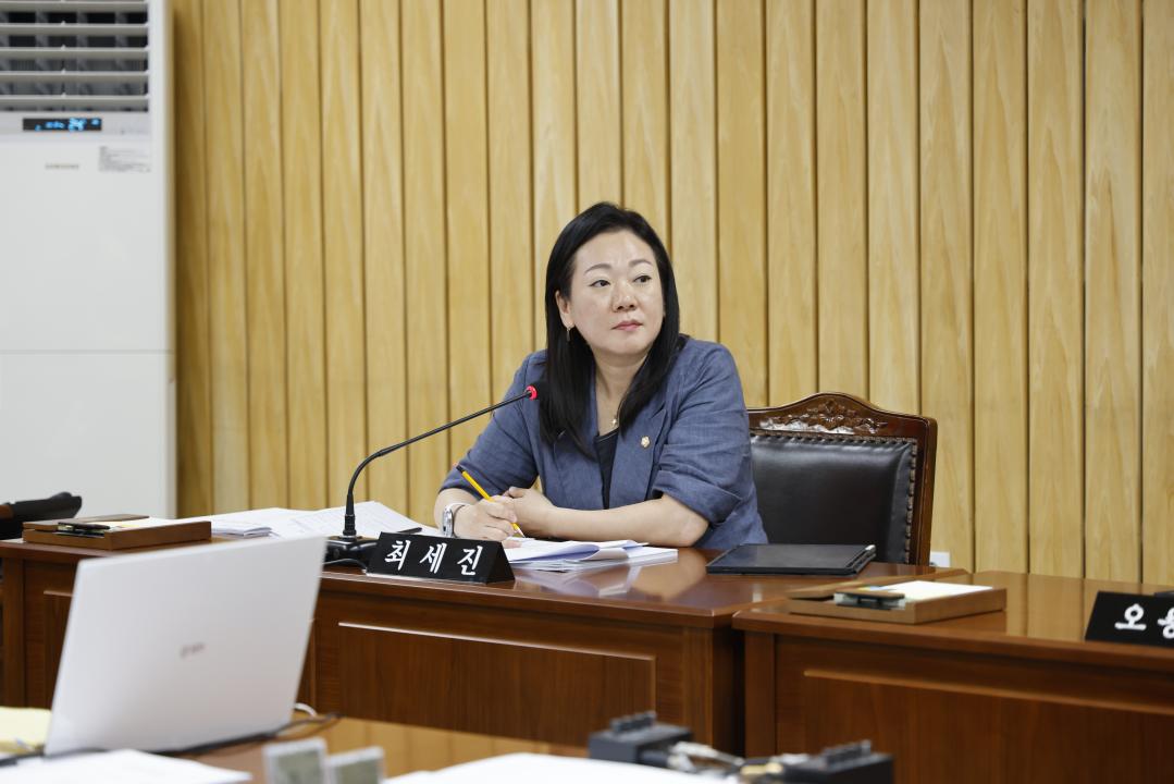'미래복지위원회 제4차회의(제322회 임시회)' 게시글의 사진(4) '04최세진의원3.JPG'