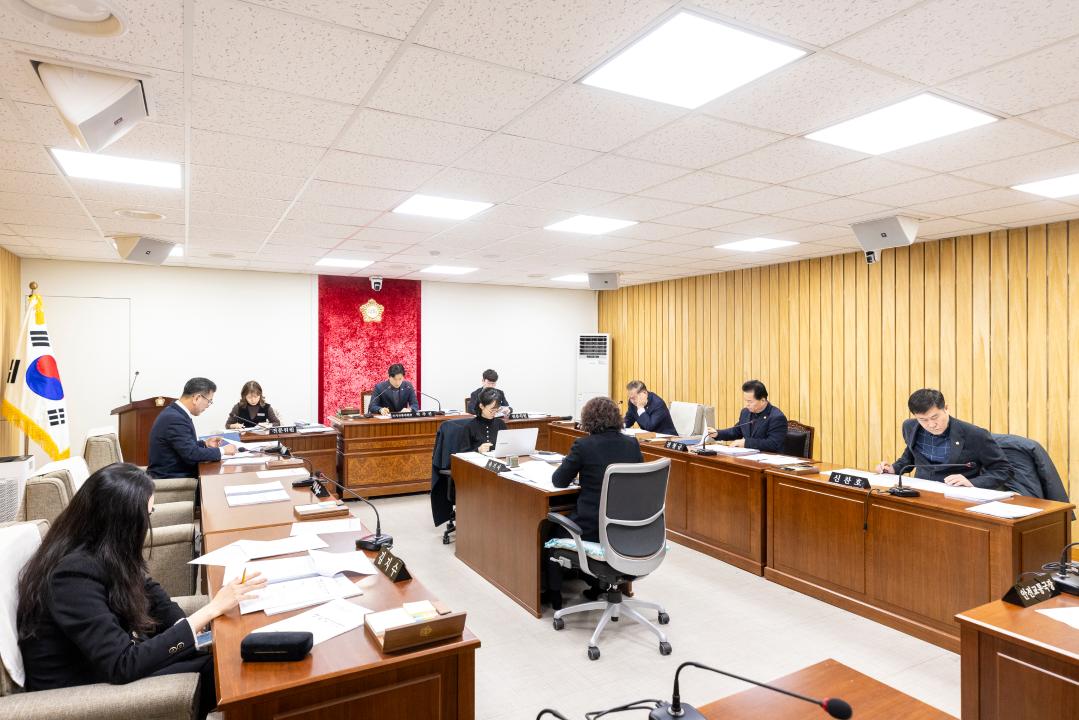 '도시교통위원회 제5차회의(제317회 임시회)' 게시글의 사진(1) '20260202 도시교통위원회 제5차회의 (32).jpg'