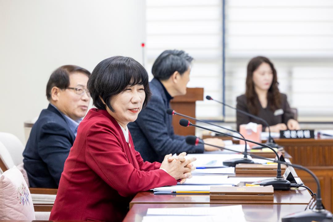 '미래복지위원회 제5차회의(제317회 임시회)' 게시글의 사진(6) '20260202 미래복지위원회 제5차회의 (72).jpg'