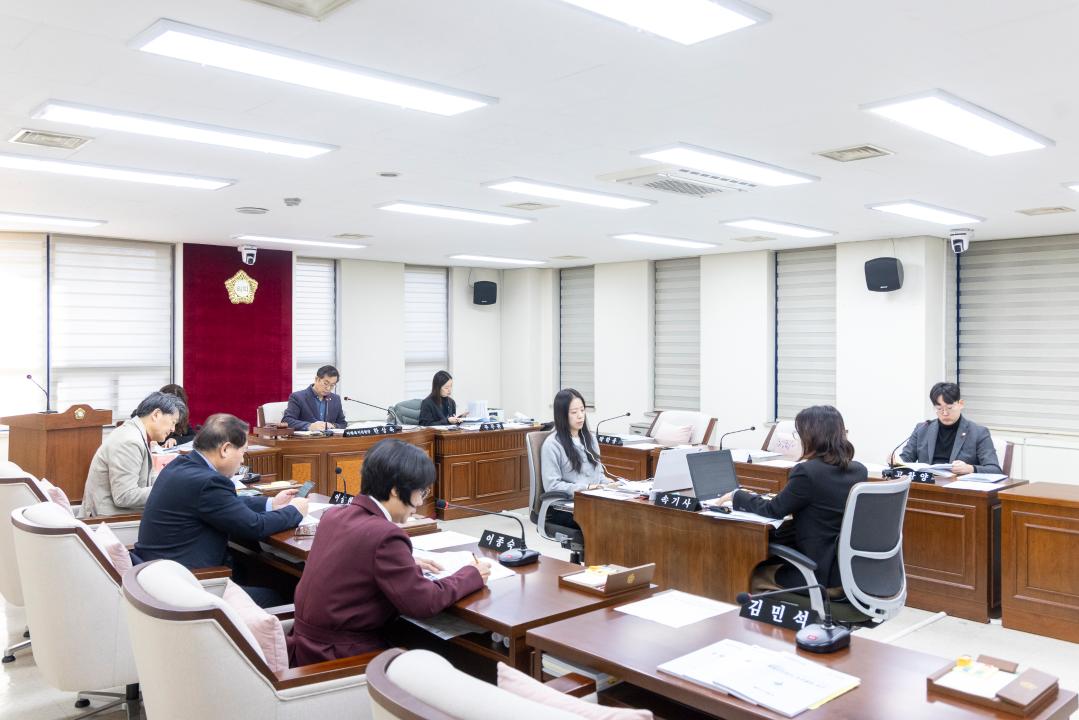 '미래복지위원회 제1-4차회의(제317회 임시회)' 게시글의 사진(1) '20260128 미래복지위원회 제2차회의 (36).jpg'