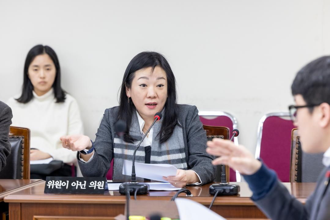 '미래복지위원회 제5차회의(제317회 임시회)' 게시글의 사진(13) '20260202 미래복지위원회 제5차회의 (182).jpg'