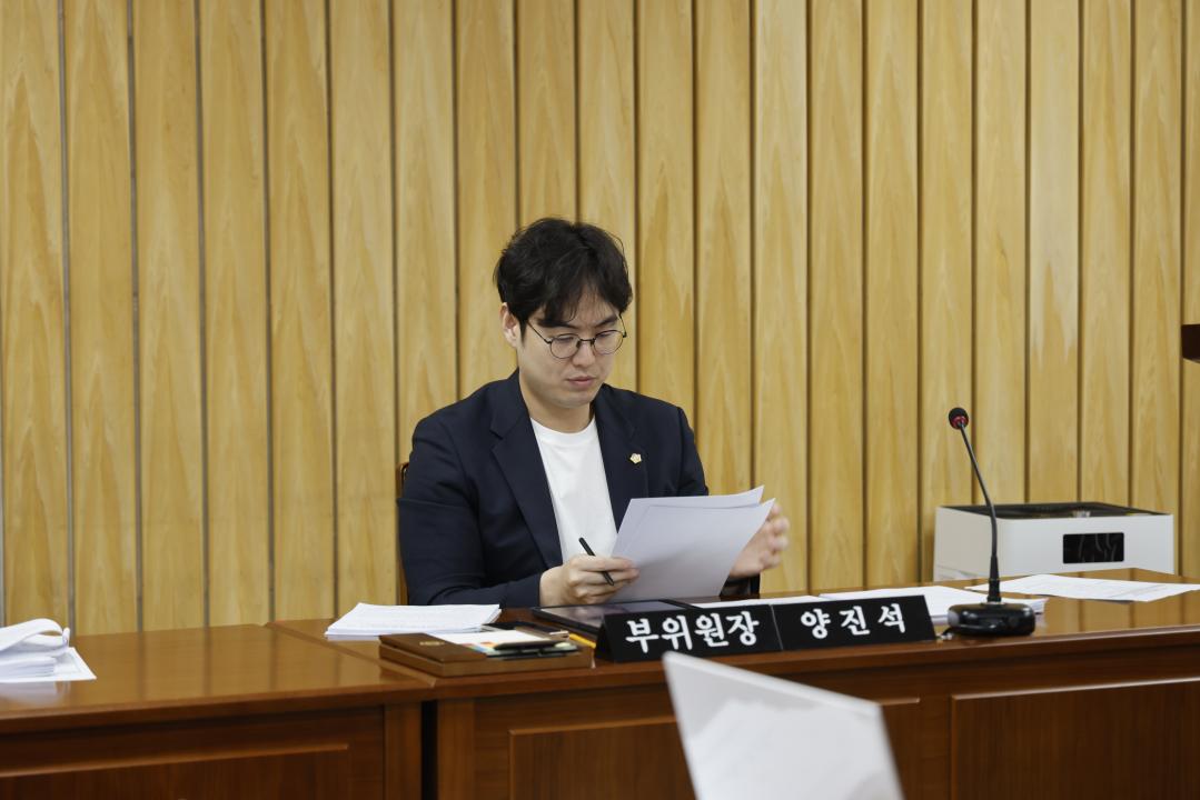 '미래복지위원회 제4차회의(제322회 임시회)' 게시글의 사진(3) '03양진석부위원장4.JPG'