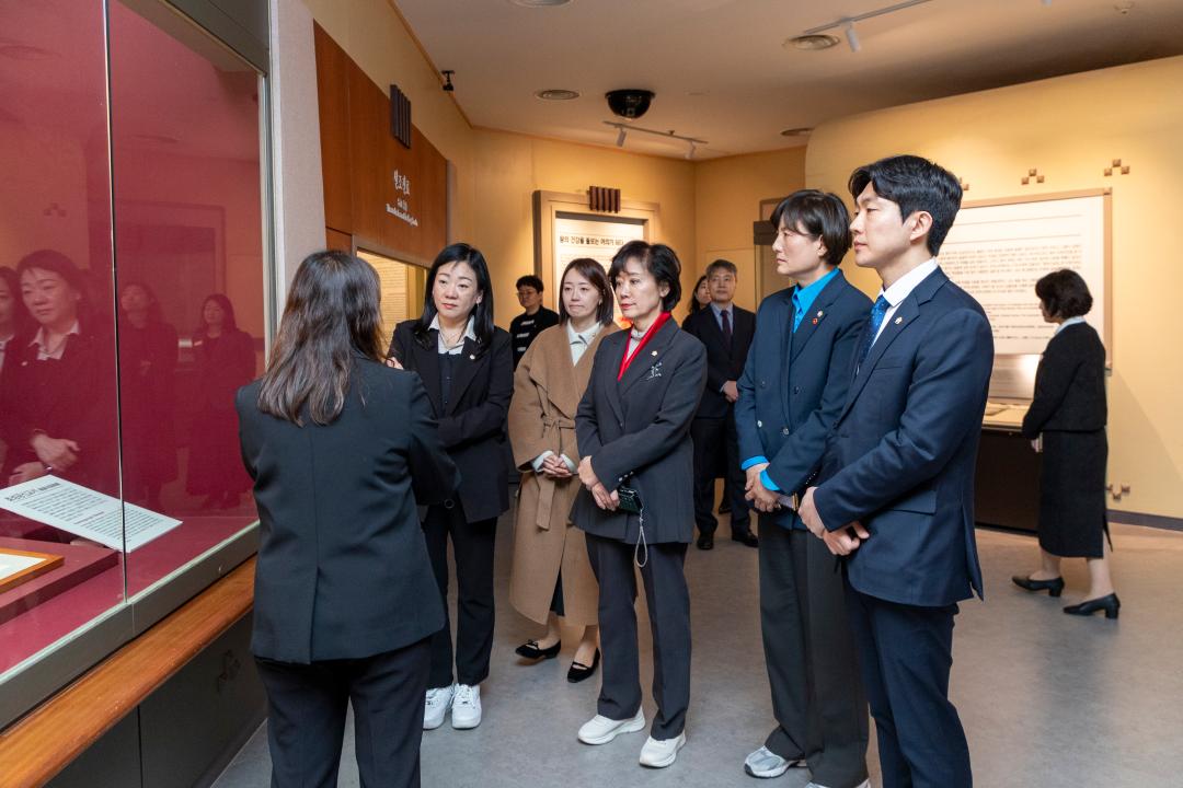 '행정재무위원회 현장방문-허준박물관(제318 임시회)' 게시글의 사진(8) '20260318 행정재무현장방문-허준박물관 (8).jpg'