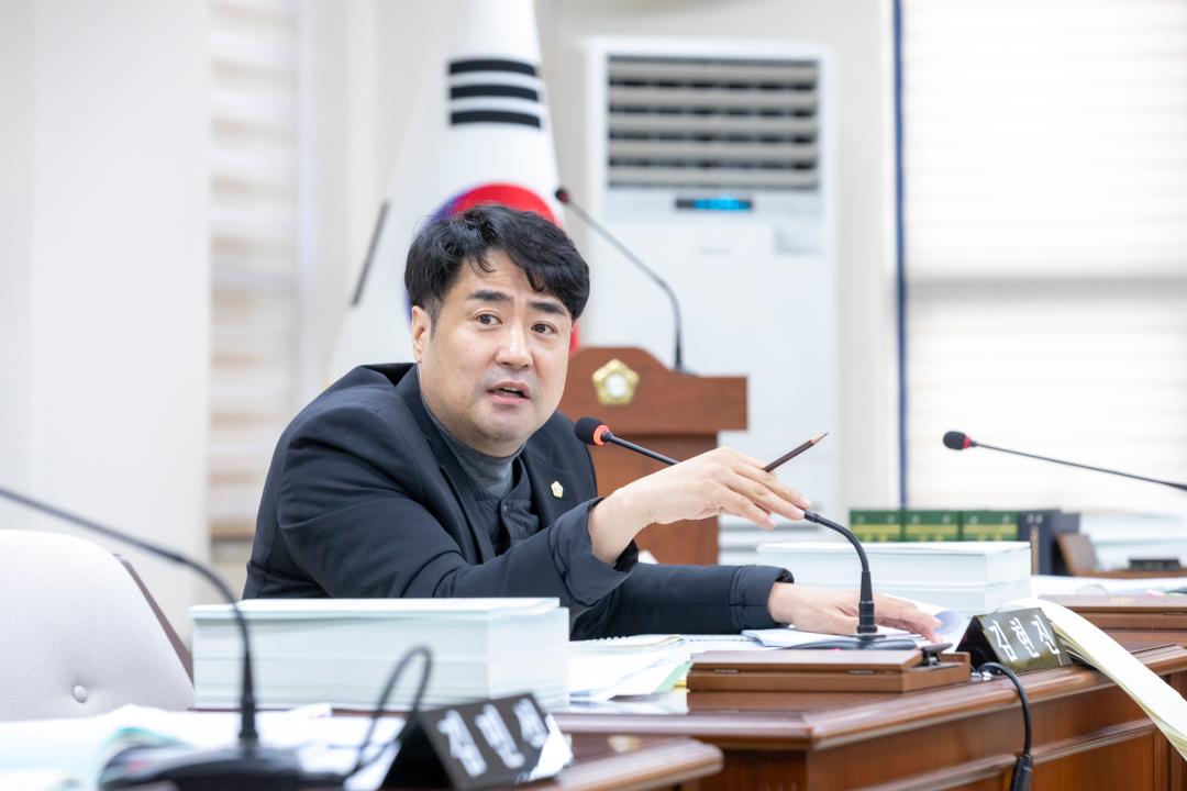 '예산결산특별위원회 제3차회의(제316회 제2차정례회) (1)' 게시글의 사진(5) '20251209 예산결산특별위원회 제3차회의(제316회 제2차정례회) (33).jpg'