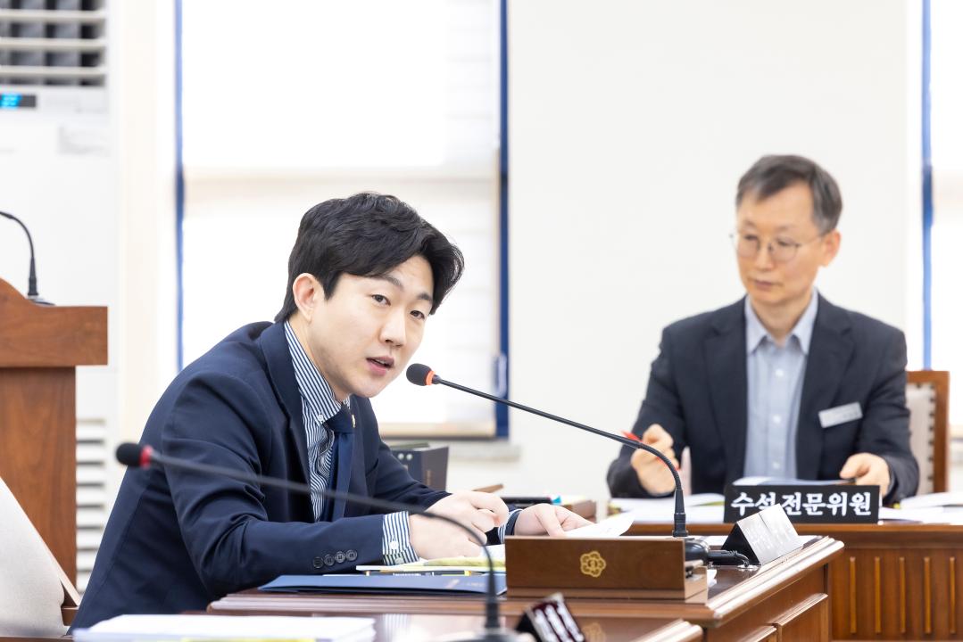 '행정재무위원회 1-4차회의(제317회 임시회)' 게시글의 사진(3) '20260128 행정재무위원회 제2차회의 (8).jpg'