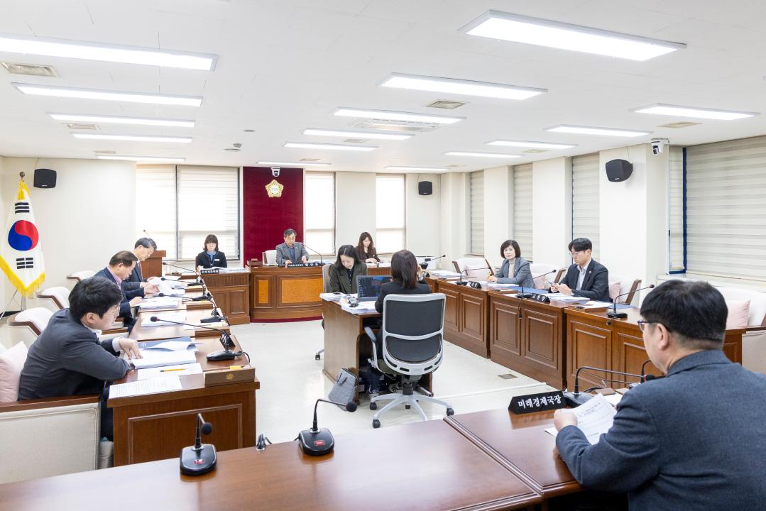 '미래복지위원회 제1차회의(제318회 임시회)' 게시글의 사진(1) '20260317 미래복지위원회 제1차회의 (2).jpg'