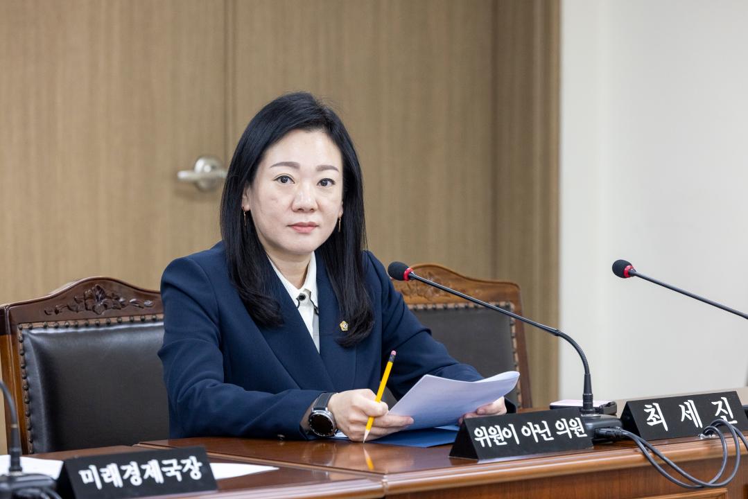 '미래복지위원회 제1차회의(제318회 임시회)' 게시글의 사진(9) '20260317 미래복지위원회 제1차회의 (30).jpg'