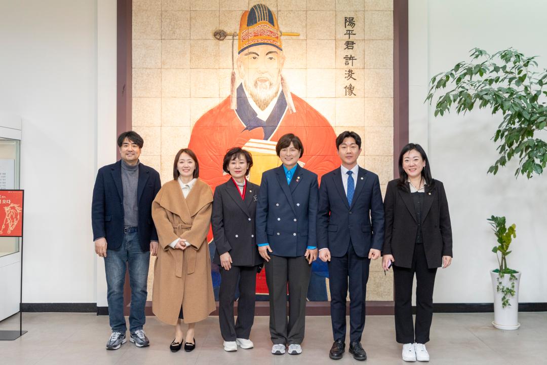 '행정재무위원회 현장방문-허준박물관(제318 임시회)' 게시글의 사진(1) '20260318 행정재무현장방문-허준박물관 (5).jpg'